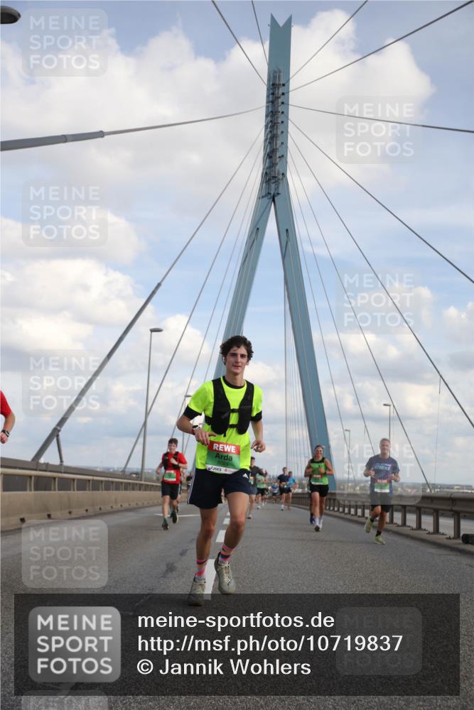 03.10.2026 - Köhlbrandbrückenlauf Jannik Wohlers http://msf.ph/oto/10719837 03.10.2026 15:21:24 Position 1 8089 meine-sportfotos.de