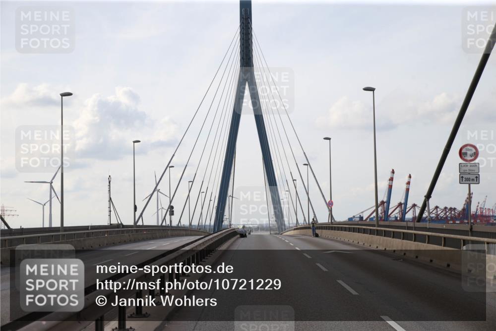 03.10.2026 - Köhlbrandbrückenlauf Jannik Wohlers http://msf.ph/oto/10721229 03.10.2026 14:52:17 Position 1 50, 1300 meine-sportfotos.de