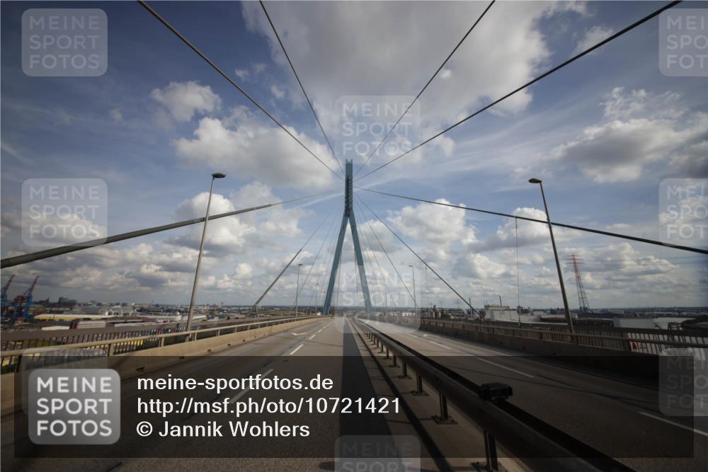 03.10.2026 - Köhlbrandbrückenlauf Jannik Wohlers http://msf.ph/oto/10721421 03.10.2026 14:50:29 Position 1  meine-sportfotos.de