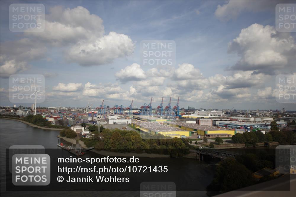 03.10.2026 - Köhlbrandbrückenlauf Jannik Wohlers http://msf.ph/oto/10721435 03.10.2026 14:51:42 Position 1  meine-sportfotos.de