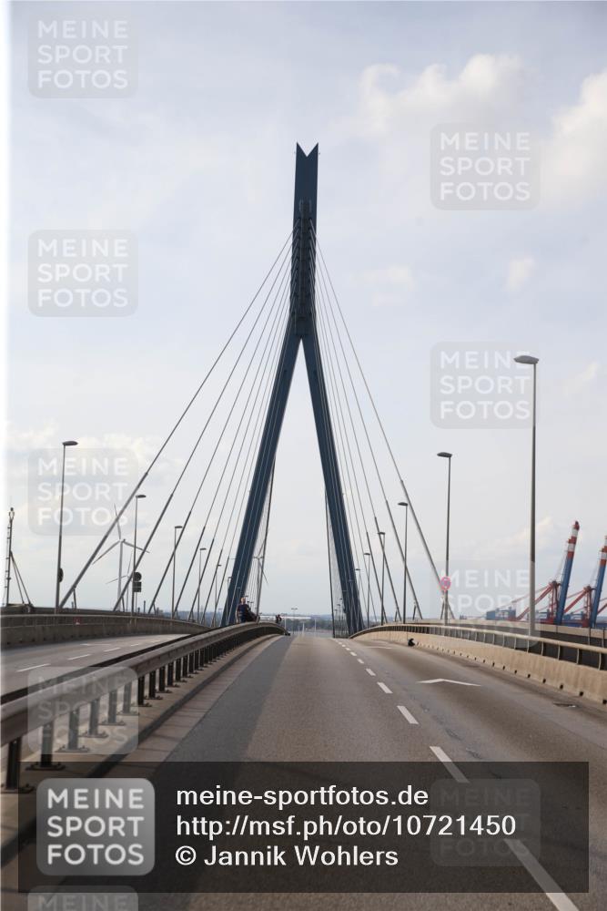 03.10.2026 - Köhlbrandbrückenlauf Jannik Wohlers http://msf.ph/oto/10721450 03.10.2026 15:14:45 Position 1  meine-sportfotos.de