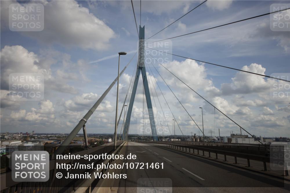 03.10.2026 - Köhlbrandbrückenlauf Jannik Wohlers http://msf.ph/oto/10721461 03.10.2026 14:51:36 Position 1  meine-sportfotos.de