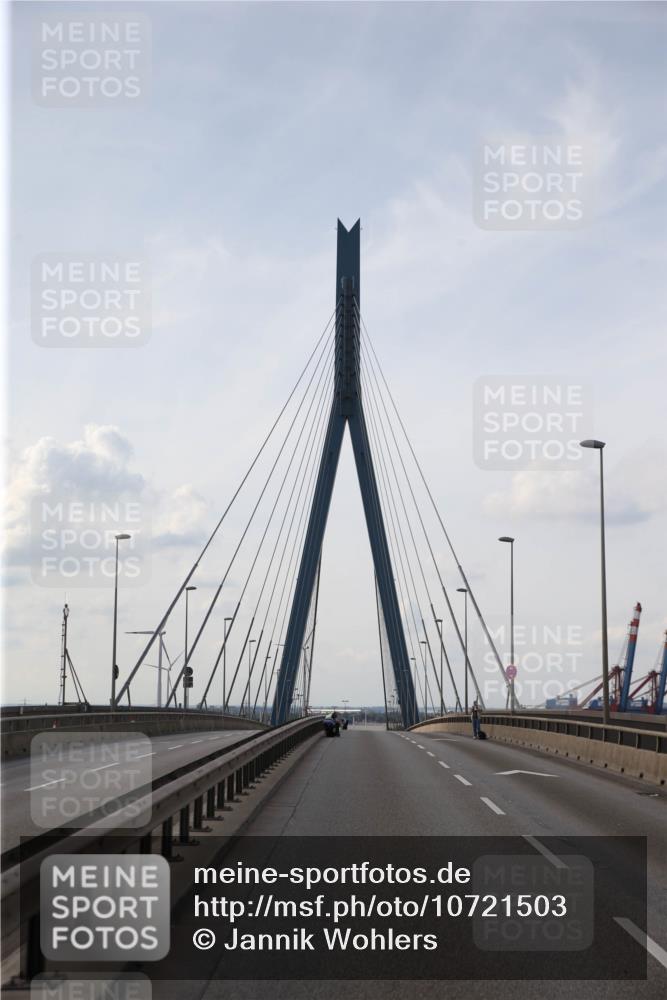 03.10.2026 - Köhlbrandbrückenlauf Jannik Wohlers http://msf.ph/oto/10721503 03.10.2026 14:52:18 Position 1  meine-sportfotos.de