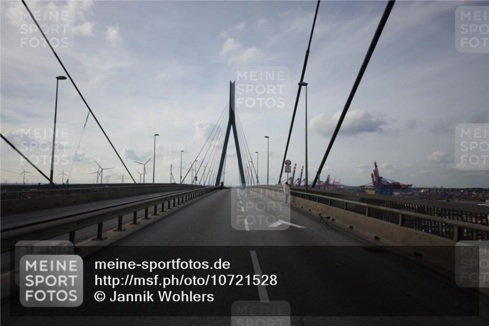 03.10.2026 - Köhlbrandbrückenlauf Jannik Wohlers http://msf.ph/oto/10721528 03.10.2026 15:01:18 Position 1  meine-sportfotos.de