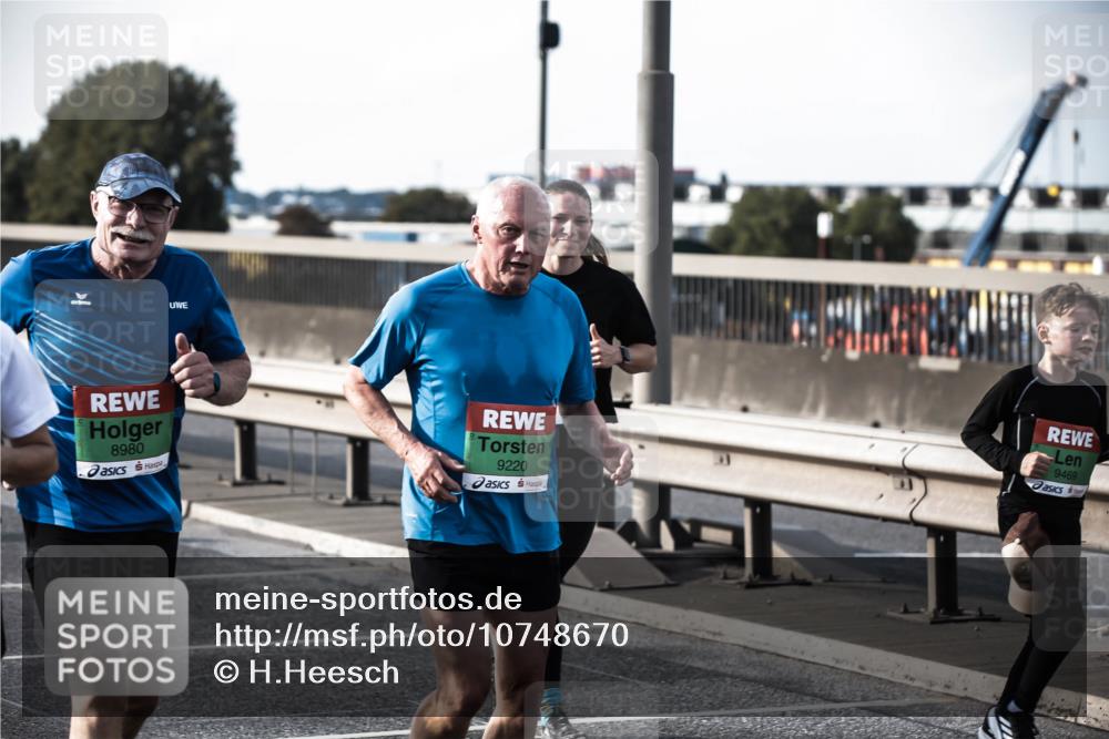 03.10.2026 - Köhlbrandbrückenlauf H.Heesch http://msf.ph/oto/10748670 03.10.2026 16:12:43 Position 3 8980, 9220, 9469 meine-sportfotos.de
