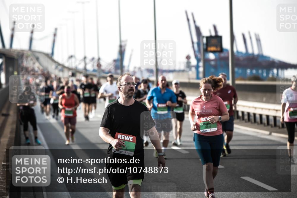 03.10.2026 - Köhlbrandbrückenlauf H.Heesch http://msf.ph/oto/10748873 03.10.2026 16:12:49 Position 3 262, 9446 meine-sportfotos.de