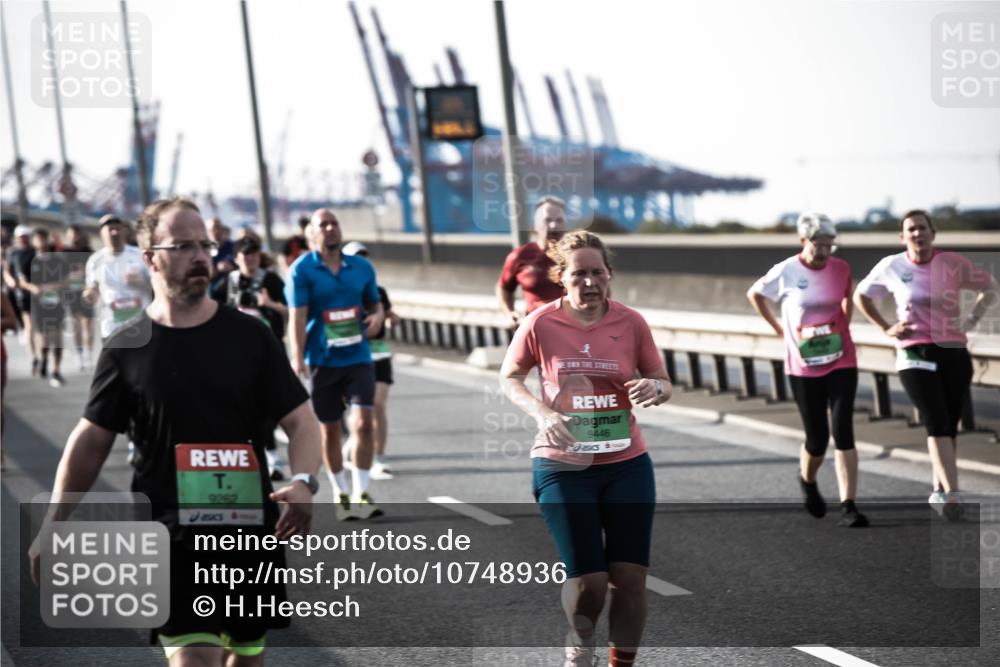 03.10.2026 - Köhlbrandbrückenlauf H.Heesch http://msf.ph/oto/10748936 03.10.2026 16:12:51 Position 3 9262, 9446 meine-sportfotos.de