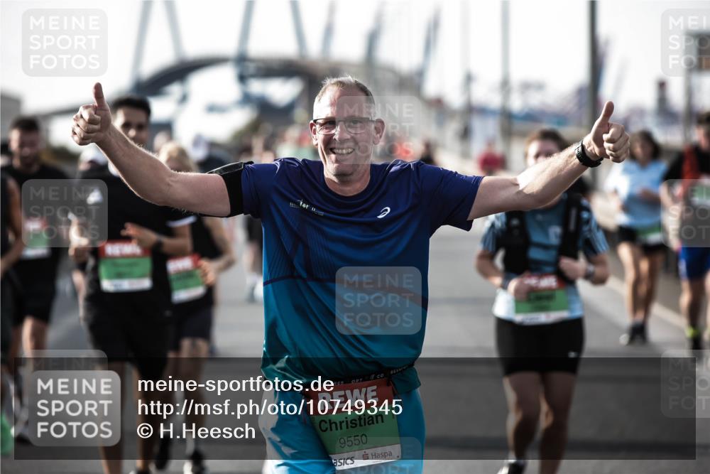 03.10.2026 - Köhlbrandbrückenlauf H.Heesch http://msf.ph/oto/10749345 03.10.2026 16:13:08 Position 3 9550 meine-sportfotos.de