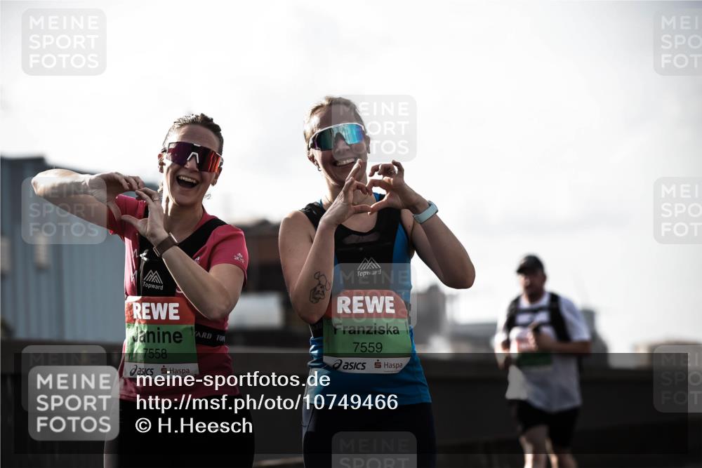 03.10.2026 - Köhlbrandbrückenlauf H.Heesch http://msf.ph/oto/10749466 03.10.2026 16:07:23 Position 3 7558, 7559 meine-sportfotos.de