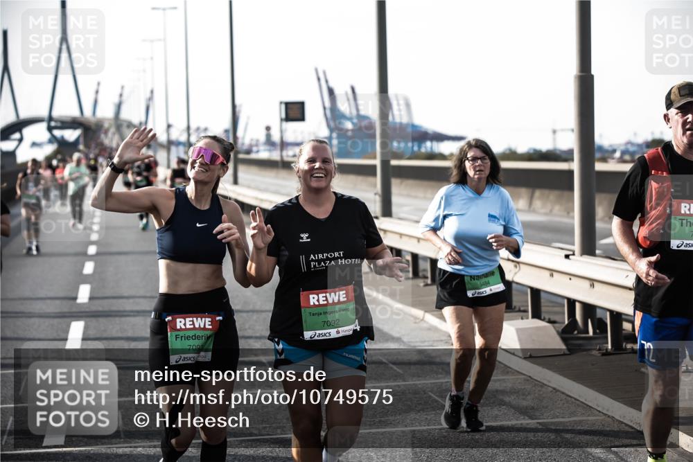 03.10.2026 - Köhlbrandbrückenlauf H.Heesch http://msf.ph/oto/10749575 03.10.2026 16:13:16 Position 3 7093, 7092, 9484, 72 meine-sportfotos.de