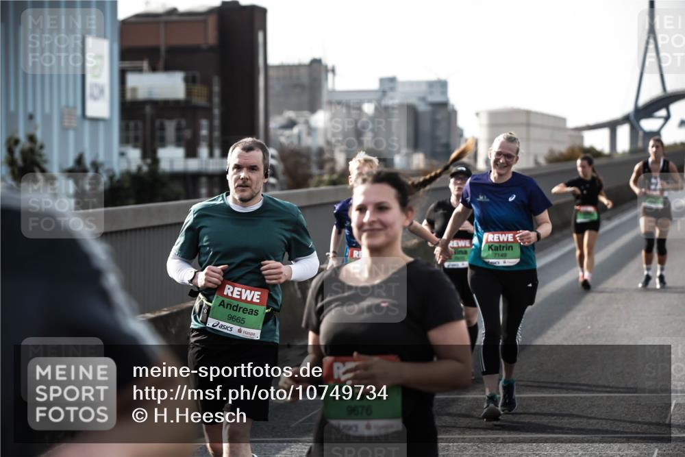 03.10.2026 - Köhlbrandbrückenlauf H.Heesch http://msf.ph/oto/10749734 03.10.2026 16:13:20 Position 3 9665, 7149, 9676 meine-sportfotos.de