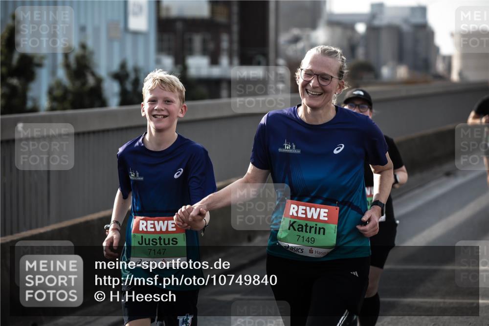 03.10.2026 - Köhlbrandbrückenlauf H.Heesch http://msf.ph/oto/10749840 03.10.2026 16:13:23 Position 3 7147, 7149 meine-sportfotos.de