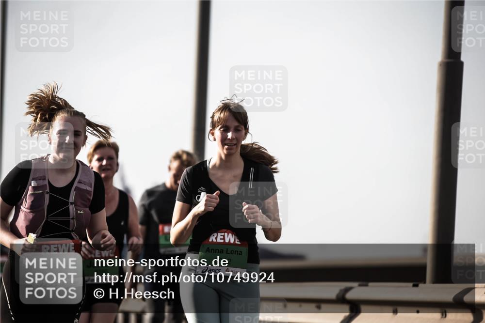 03.10.2026 - Köhlbrandbrückenlauf H.Heesch http://msf.ph/oto/10749924 03.10.2026 16:07:42 Position 3 9068, 8166, 8992 meine-sportfotos.de
