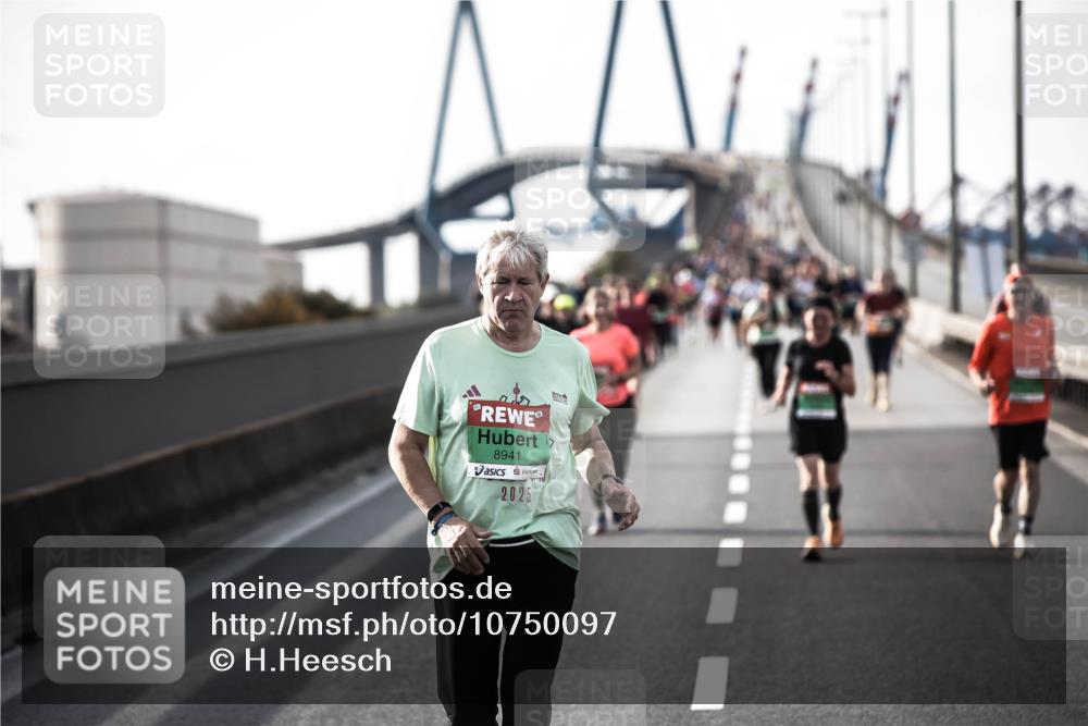 03.10.2026 - Köhlbrandbrückenlauf H.Heesch http://msf.ph/oto/10750097 03.10.2026 16:13:33 Position 3 8941, 2025 meine-sportfotos.de