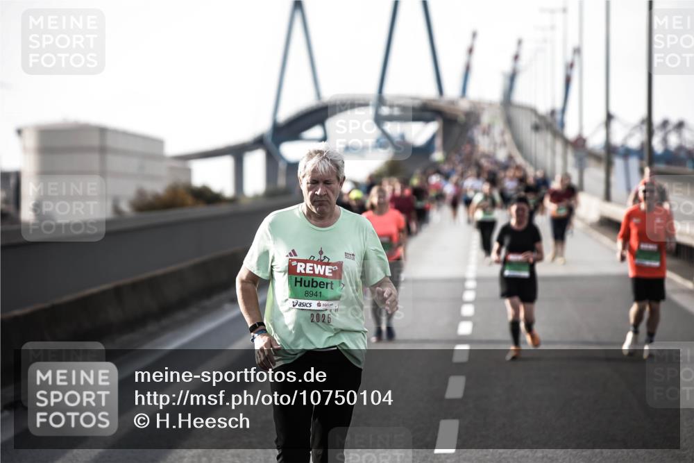 03.10.2026 - Köhlbrandbrückenlauf H.Heesch http://msf.ph/oto/10750104 03.10.2026 16:13:34 Position 3 8941, 2025 meine-sportfotos.de