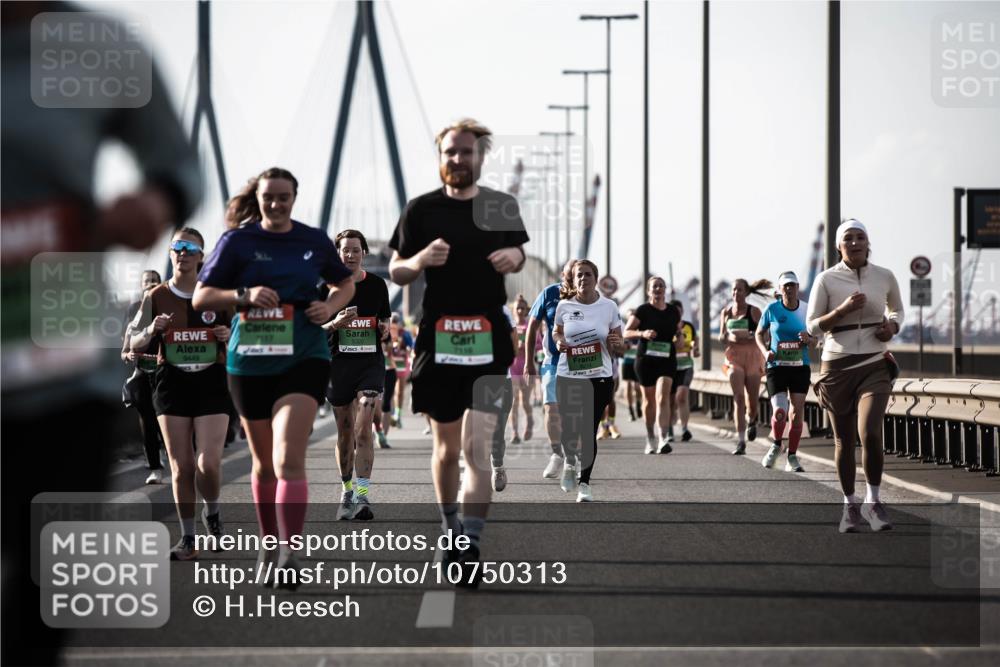 03.10.2026 - Köhlbrandbrückenlauf H.Heesch http://msf.ph/oto/10750313 03.10.2026 16:07:55 Position 3 9449, 7117 meine-sportfotos.de