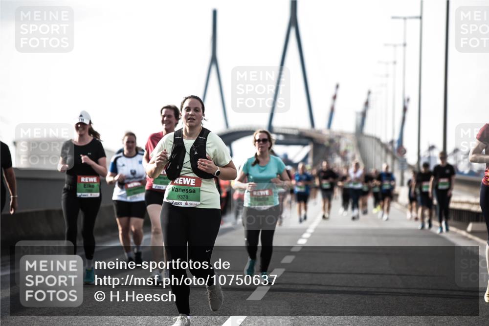 03.10.2026 - Köhlbrandbrückenlauf H.Heesch http://msf.ph/oto/10750637 03.10.2026 16:13:55 Position 3 9378 meine-sportfotos.de