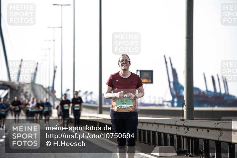 03.10.2026 - Köhlbrandbrückenlauf H.Heesch http://msf.ph/oto/10750694 03.10.2026 16:13:57 Position 3 9804 meine-sportfotos.de
