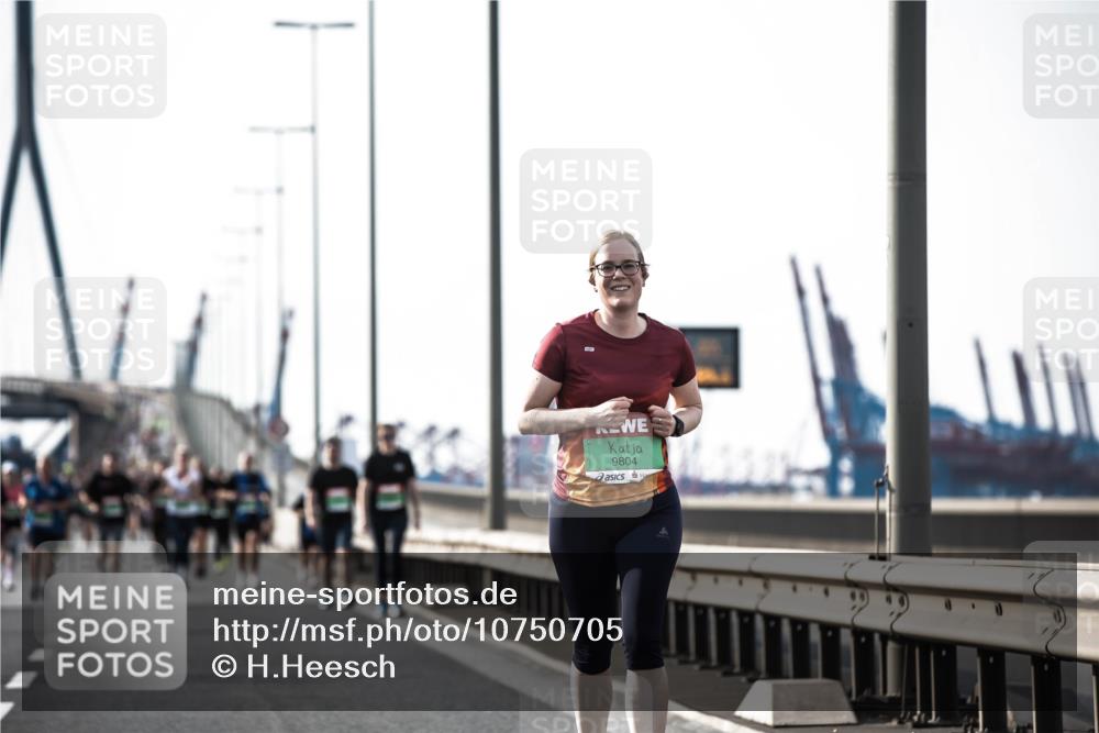 03.10.2026 - Köhlbrandbrückenlauf H.Heesch http://msf.ph/oto/10750705 03.10.2026 16:13:58 Position 3 9804 meine-sportfotos.de