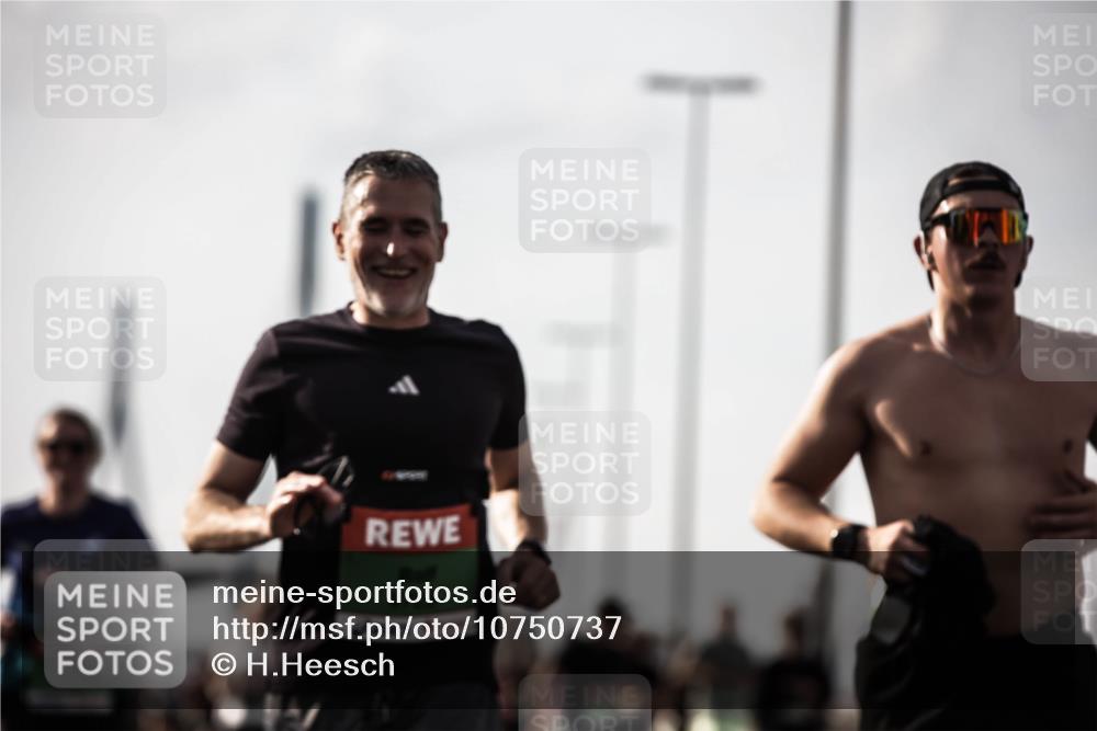 03.10.2026 - Köhlbrandbrückenlauf H.Heesch http://msf.ph/oto/10750737 03.10.2026 16:08:19 Position 3 9723 meine-sportfotos.de