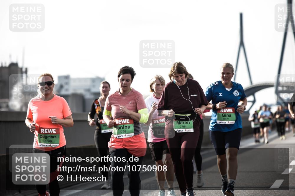 03.10.2026 - Köhlbrandbrückenlauf H.Heesch http://msf.ph/oto/10750908 03.10.2026 16:14:18 Position 3 7798, 4, 7799, 7764, 9671 meine-sportfotos.de