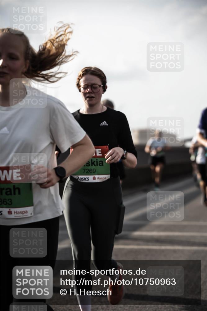 03.10.2026 - Köhlbrandbrückenlauf H.Heesch http://msf.ph/oto/10750963 03.10.2026 16:08:30 Position 3 363, 7269 meine-sportfotos.de