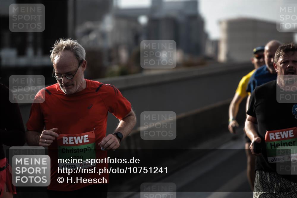 03.10.2026 - Köhlbrandbrückenlauf H.Heesch http://msf.ph/oto/10751241 03.10.2026 16:08:48 Position 3 8799, 9362 meine-sportfotos.de