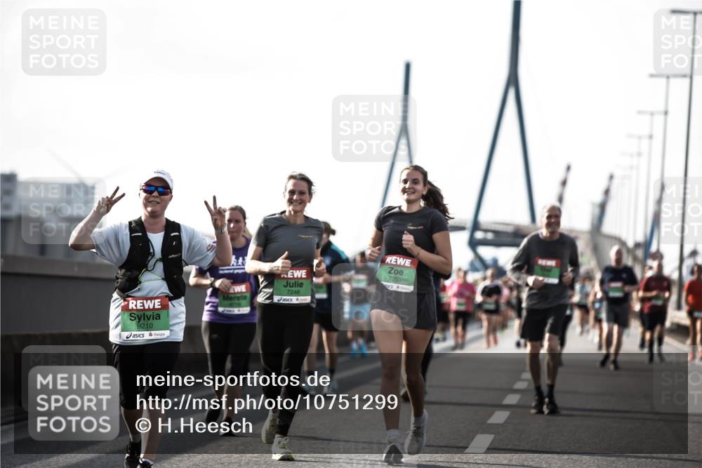 03.10.2026 - Köhlbrandbrückenlauf H.Heesch http://msf.ph/oto/10751299 03.10.2026 16:14:43 Position 3 9210, 7248, 7253 meine-sportfotos.de