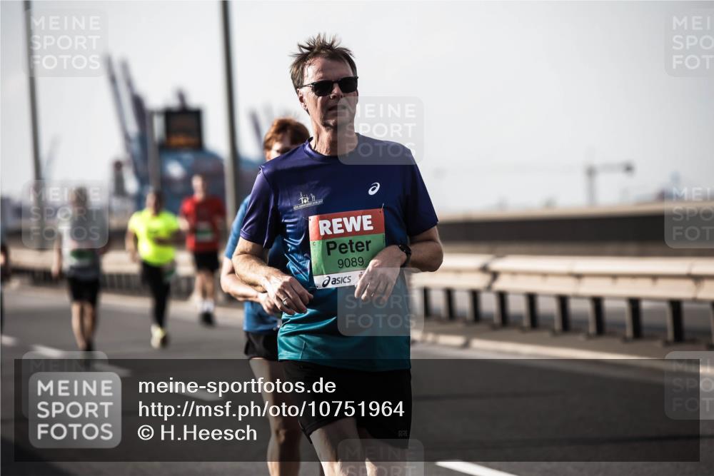03.10.2026 - Köhlbrandbrückenlauf H.Heesch http://msf.ph/oto/10751964 03.10.2026 16:09:43 Position 3 9089 meine-sportfotos.de