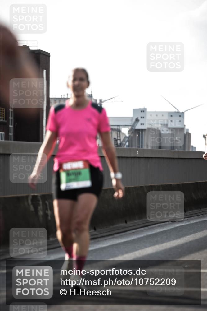 03.10.2026 - Köhlbrandbrückenlauf H.Heesch http://msf.ph/oto/10752209 03.10.2026 16:15:23 Position 3  meine-sportfotos.de