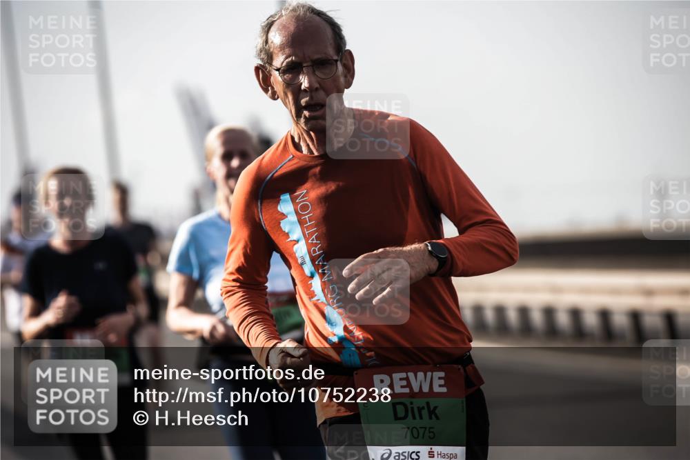 03.10.2026 - Köhlbrandbrückenlauf H.Heesch http://msf.ph/oto/10752238 03.10.2026 16:09:55 Position 3 7075 meine-sportfotos.de