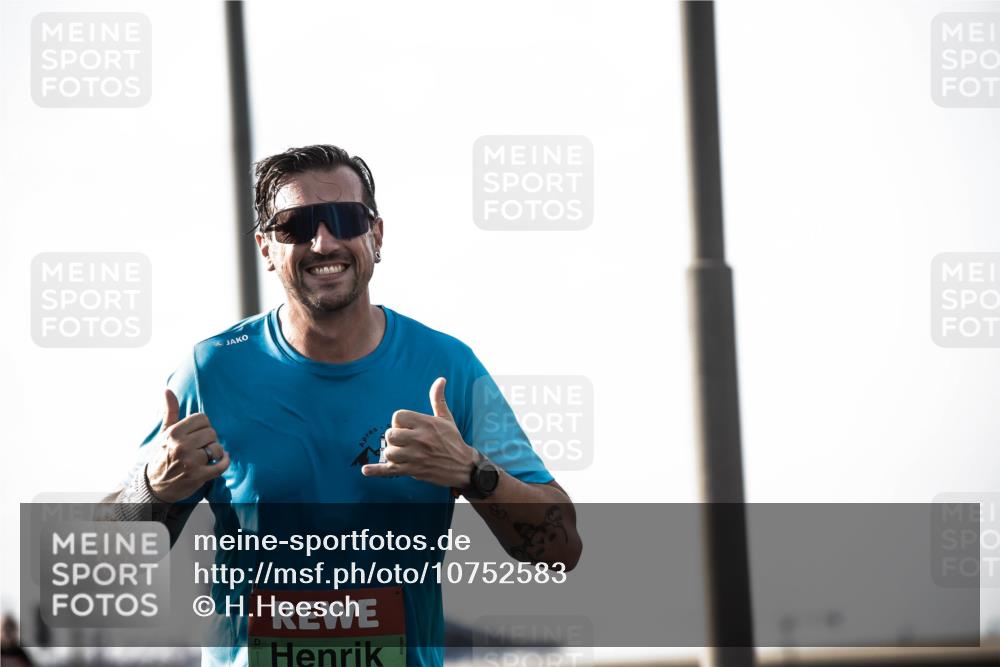 03.10.2026 - Köhlbrandbrückenlauf H.Heesch http://msf.ph/oto/10752583 03.10.2026 16:15:35 Position 3  meine-sportfotos.de