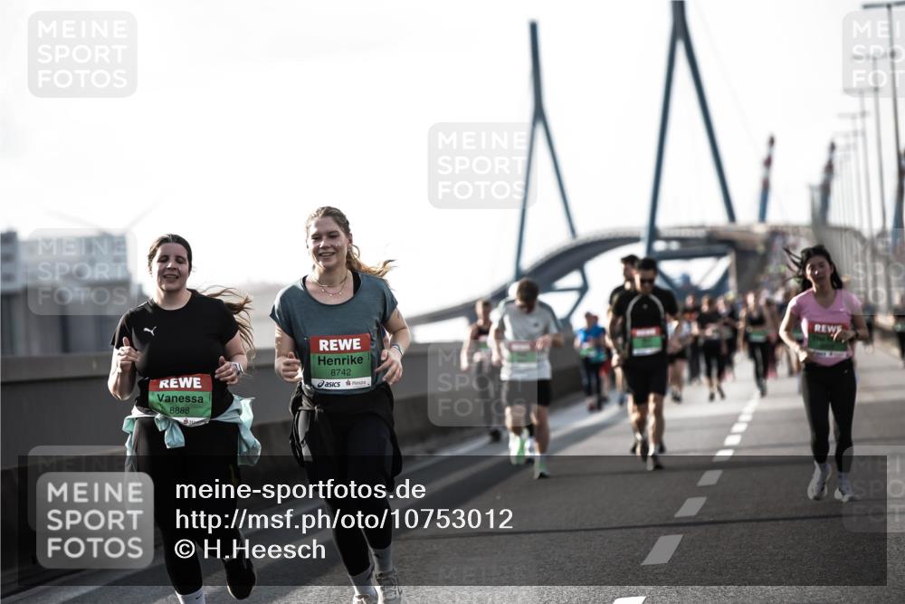 03.10.2026 - Köhlbrandbrückenlauf H.Heesch http://msf.ph/oto/10753012 03.10.2026 16:15:46 Position 3 8888, 8742 meine-sportfotos.de