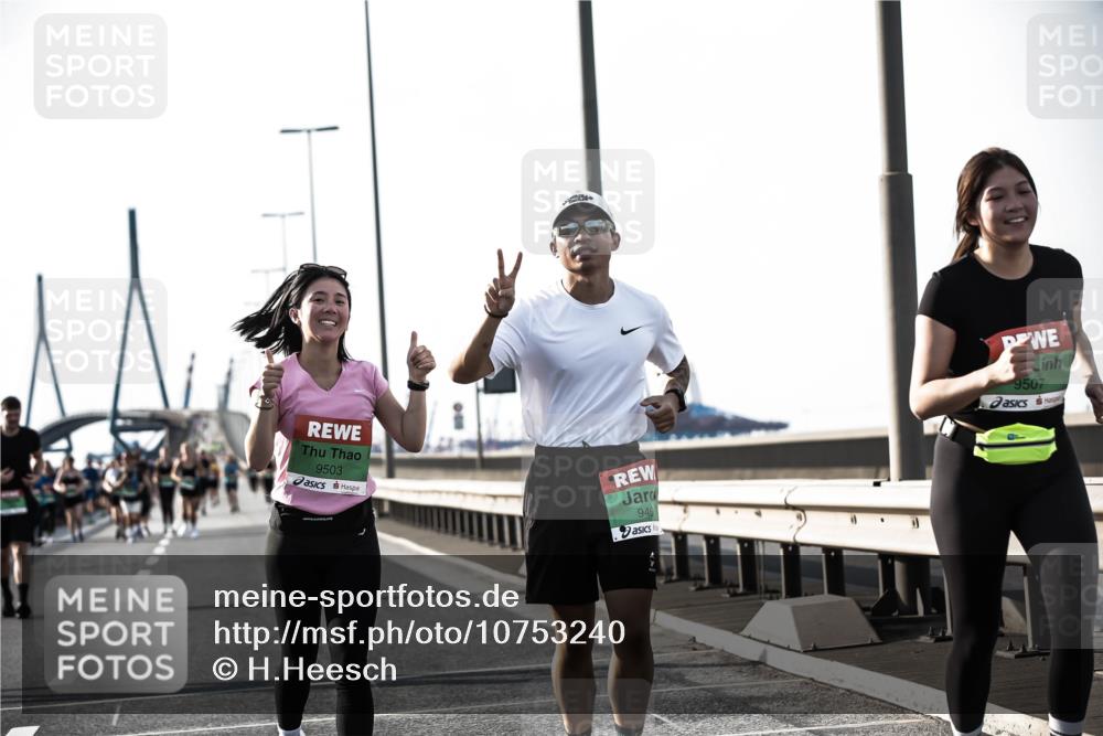 03.10.2026 - Köhlbrandbrückenlauf H.Heesch http://msf.ph/oto/10753240 03.10.2026 16:15:55 Position 3 9503, 946, 9507 meine-sportfotos.de