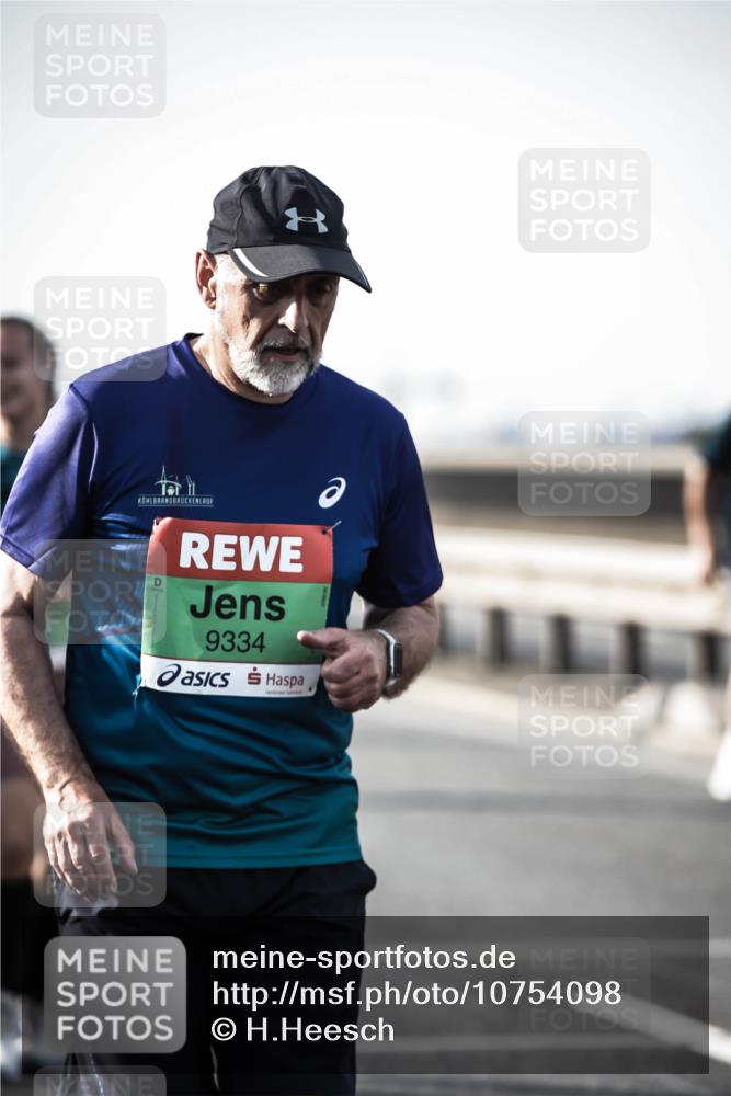 03.10.2026 - Köhlbrandbrückenlauf H.Heesch http://msf.ph/oto/10754098 03.10.2026 16:11:54 Position 3 9334 meine-sportfotos.de