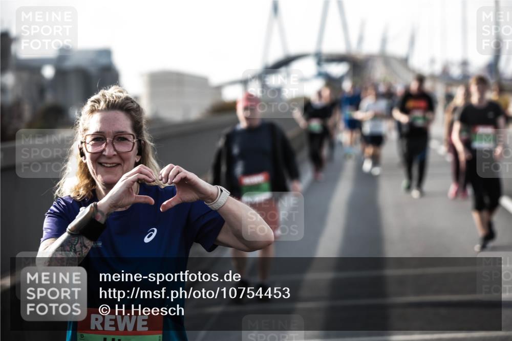 03.10.2026 - Köhlbrandbrückenlauf H.Heesch http://msf.ph/oto/10754453 03.10.2026 16:16:22 Position 3  meine-sportfotos.de