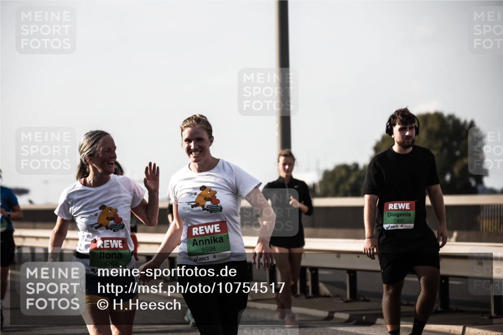 03.10.2026 - Köhlbrandbrückenlauf H.Heesch http://msf.ph/oto/10754517 03.10.2026 16:11:08 Position 3 9263, 9598, 7407 meine-sportfotos.de