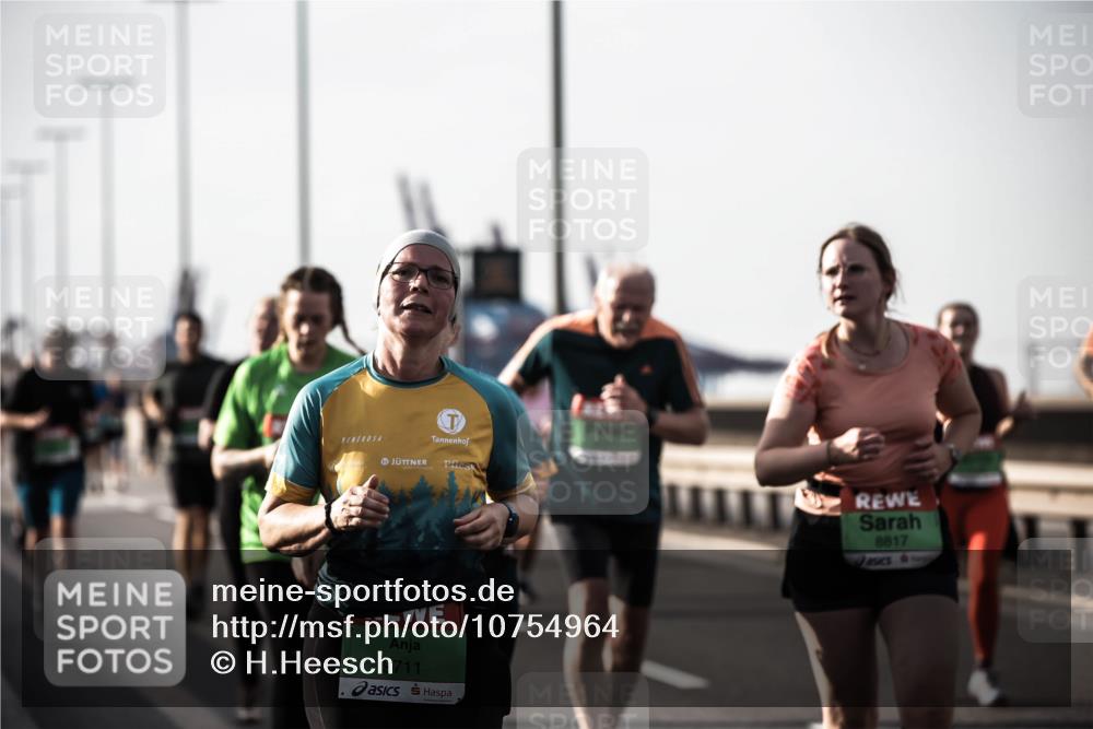 03.10.2026 - Köhlbrandbrückenlauf H.Heesch http://msf.ph/oto/10754964 03.10.2026 16:11:17 Position 3 8817, 9711 meine-sportfotos.de