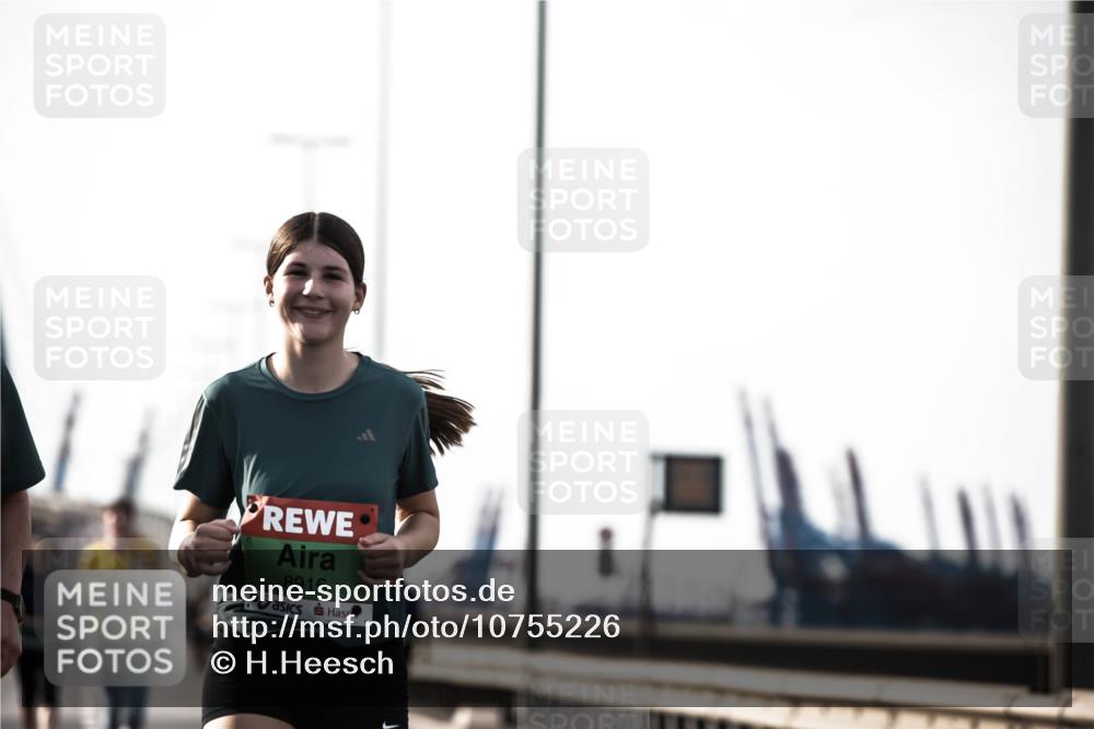 03.10.2026 - Köhlbrandbrückenlauf H.Heesch http://msf.ph/oto/10755226 03.10.2026 16:16:44 Position 3 8916 meine-sportfotos.de