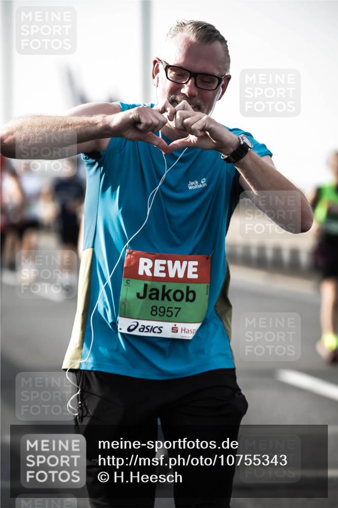 03.10.2026 - Köhlbrandbrückenlauf H.Heesch http://msf.ph/oto/10755343 03.10.2026 16:12:20 Position 3 8957 meine-sportfotos.de