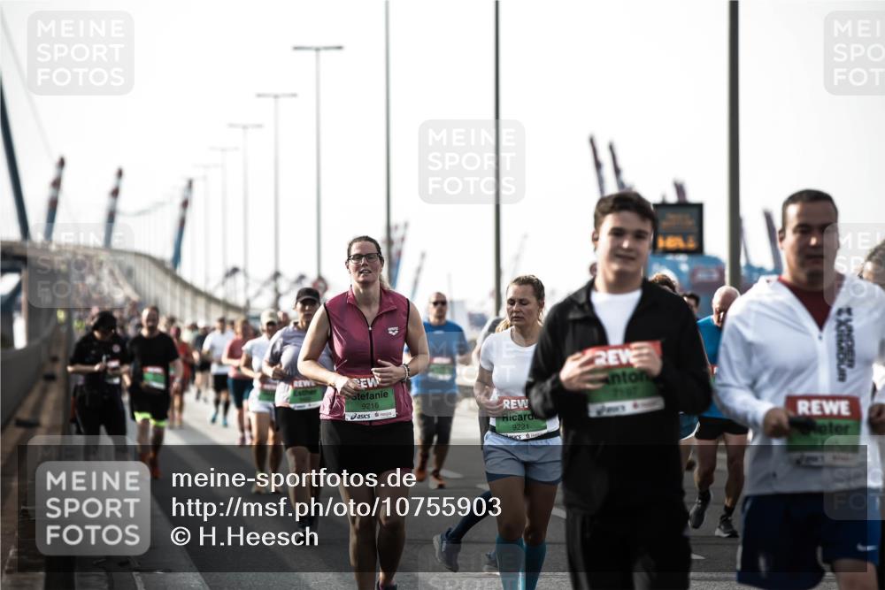 03.10.2026 - Köhlbrandbrückenlauf H.Heesch http://msf.ph/oto/10755903 03.10.2026 16:12:33 Position 3 9216, 9221 meine-sportfotos.de