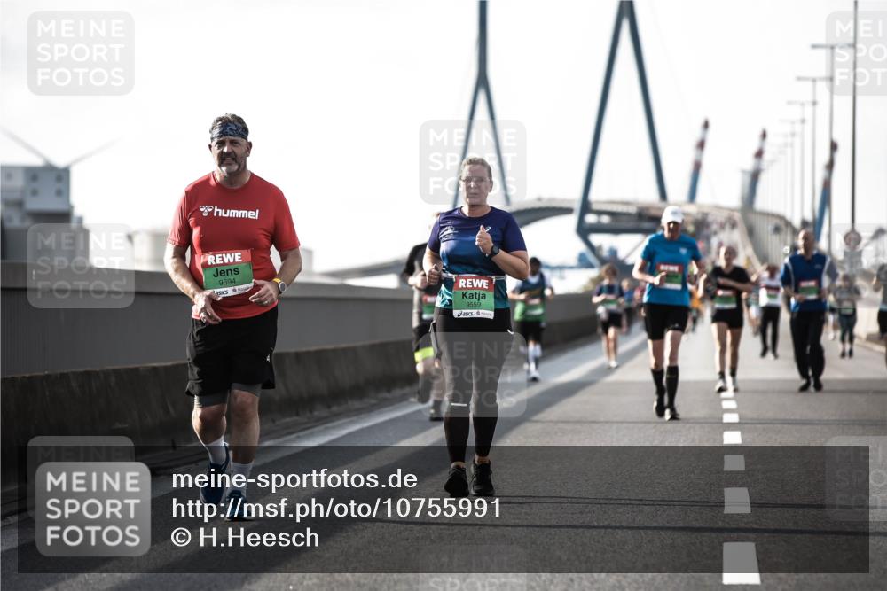 03.10.2026 - Köhlbrandbrückenlauf H.Heesch http://msf.ph/oto/10755991 03.10.2026 16:17:07 Position 3 9694, 9559 meine-sportfotos.de