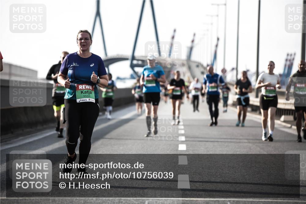 03.10.2026 - Köhlbrandbrückenlauf H.Heesch http://msf.ph/oto/10756039 03.10.2026 16:17:09 Position 3 9559 meine-sportfotos.de
