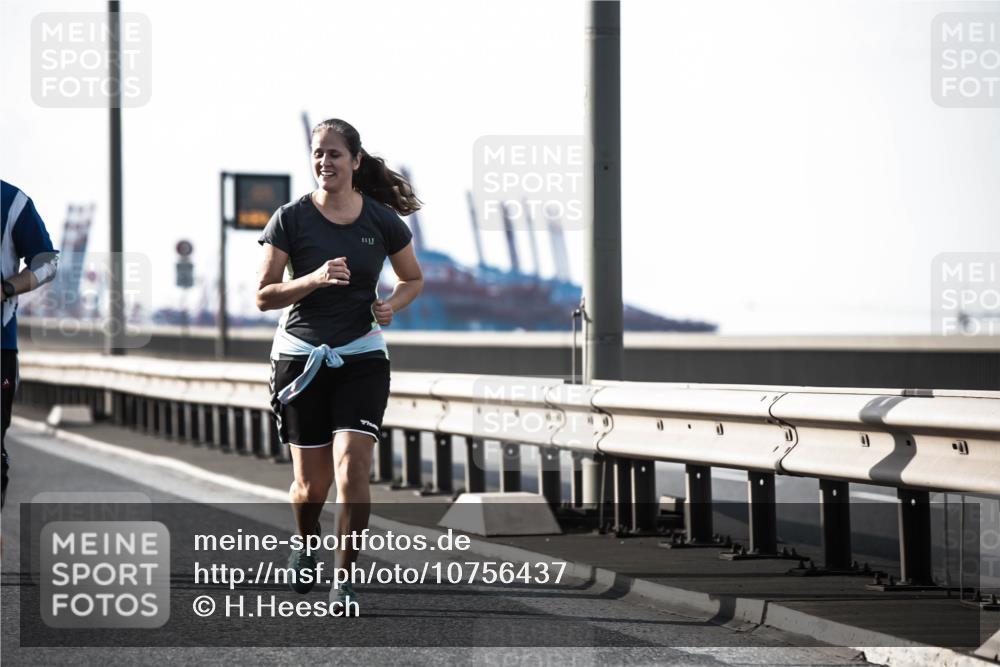03.10.2026 - Köhlbrandbrückenlauf H.Heesch http://msf.ph/oto/10756437 03.10.2026 16:17:24 Position 3  meine-sportfotos.de