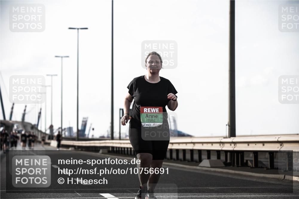 03.10.2026 - Köhlbrandbrückenlauf H.Heesch http://msf.ph/oto/10756691 03.10.2026 16:23:07 Position 3 7916 meine-sportfotos.de