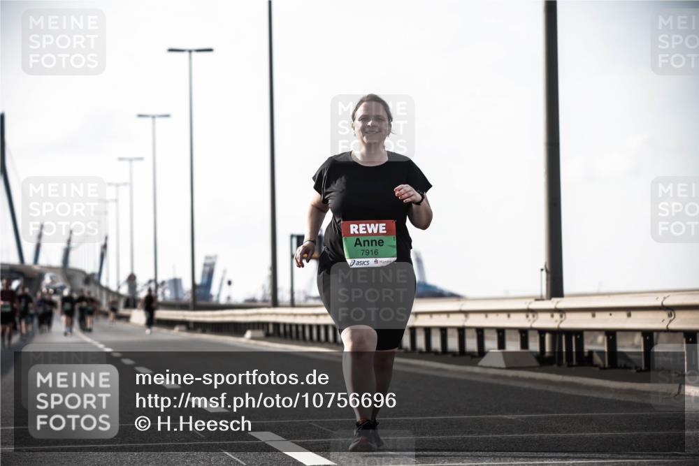 03.10.2026 - Köhlbrandbrückenlauf H.Heesch http://msf.ph/oto/10756696 03.10.2026 16:23:08 Position 3 7916 meine-sportfotos.de