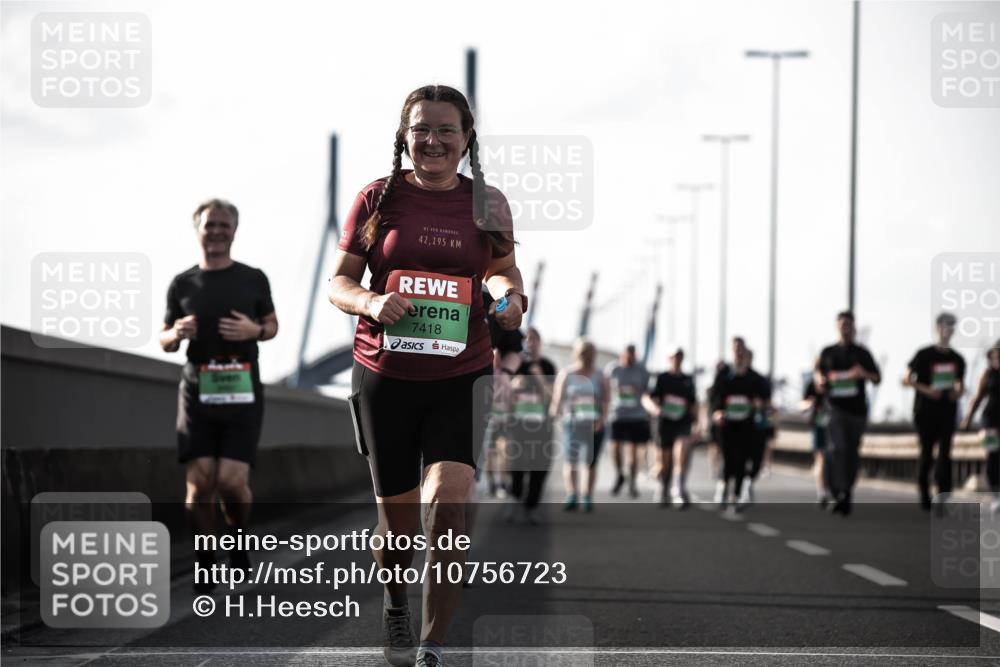 03.10.2026 - Köhlbrandbrückenlauf H.Heesch http://msf.ph/oto/10756723 03.10.2026 16:23:30 Position 3 42, 195, 7418 meine-sportfotos.de