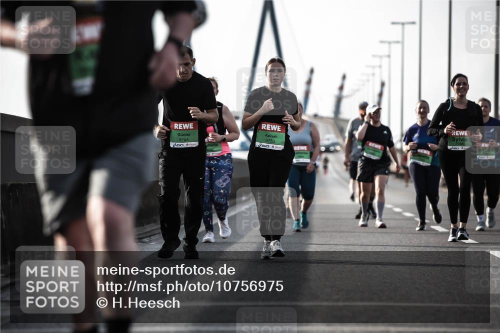 03.10.2026 - Köhlbrandbrückenlauf H.Heesch http://msf.ph/oto/10756975 03.10.2026 16:23:36 Position 3 9754, 9753, 7563 meine-sportfotos.de