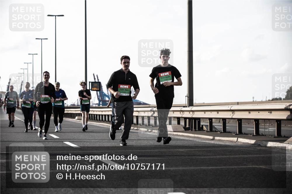 03.10.2026 - Köhlbrandbrückenlauf H.Heesch http://msf.ph/oto/10757171 03.10.2026 16:23:40 Position 3 7567 meine-sportfotos.de