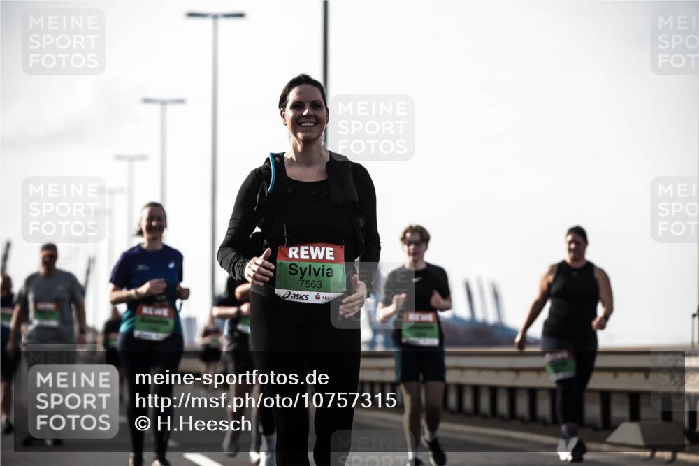 03.10.2026 - Köhlbrandbrückenlauf H.Heesch http://msf.ph/oto/10757315 03.10.2026 16:23:43 Position 3 7563 meine-sportfotos.de